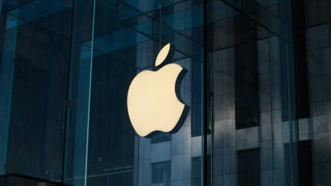 Apple се сблъсква с технически проблеми по очаквания сгъваем iPhone