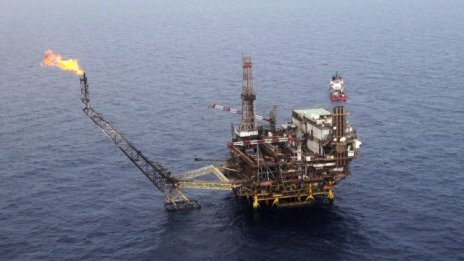 МАЕ: Пренасищането с природен газ няма да свърши преди края на десетилетието