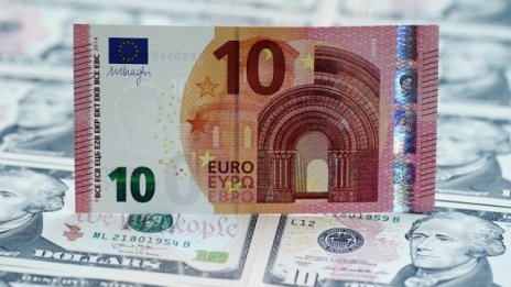 Делът на еврото в глобалните валутни резерви е най-ниският от 2000 г.