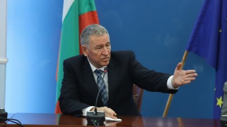 Стойчо Кацаров: Мерките дадоха резултат, няма да има локдаун