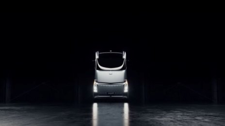 Geely предизвиква Tesla с иновативен електрически камион