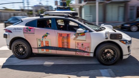 Появиха се още случаи на инциденти с автономните коли на Waymo 