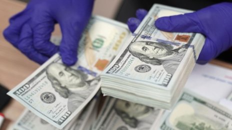 Глобалните ПЧИ се свиват с близо 50% през първите шест месеца на 2020 г.