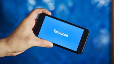 Британски регулатор иска Facebook да провери независимостта на Giphy