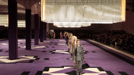Prada обяви първи спад на продажбите през първото полугодие от 2011 г. насам