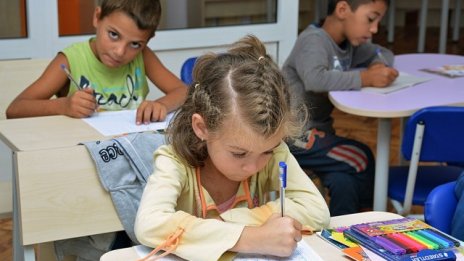 Учители ще изучават иновативни методи на преподаване по програма "Еразъм +"