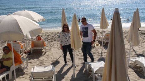 Хотелиер "завзел" цял сектор от варненски плаж