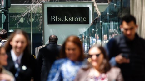 Печалбата на Blackstone разочарова на фона на бавното излизане от имотния пазар