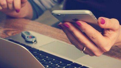 Цвяткова: Все повече общински услуги - през смартфон