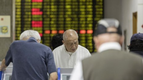 Инвестициите в акции увеличават до рекордно ниво дълга на домакинствата в Китай