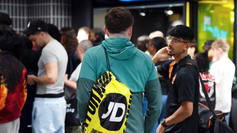 Печалбата на JD Sports за първото полугодие е засегната от слабото представяне в Северна Америка