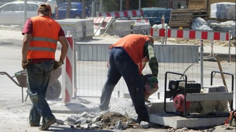 Безработните в България се включват в заетост по-бавно в сравнение с ЕС