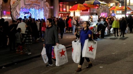 Потребителите са пазарували основно в интернет в Деня на благодарността в САЩ