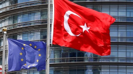 ЕК продължава да търси решение за визите за турски граждани