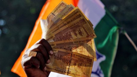 „Мулетата на пари" завладяват Индия