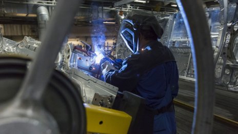 Спадът на бизнес активността във Великобритания се забавя през декември