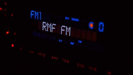 Норвегия е първата страна, която ще спре FM радио мрежата си