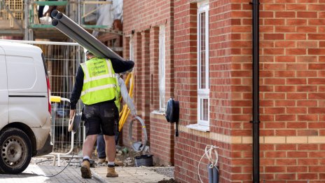 Великобритания планира да обучи 120 хил. строители, за да намали зависимостта си от чужденци