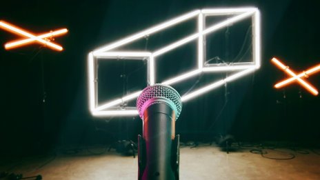 Не на шега стендъп комиците все повече експериментират с AI