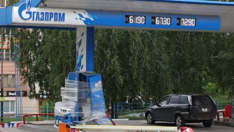 Руснаци купуват електромобили, за да се спасят от кризата с горивата