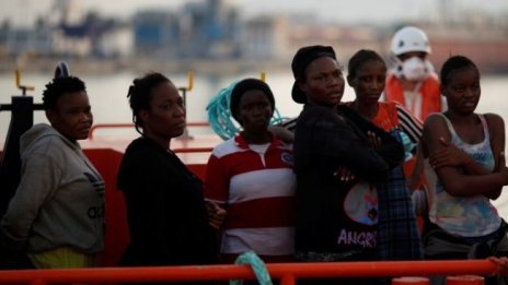 Шефът на Европарламента призова Италия да пусне кораб с мигранти