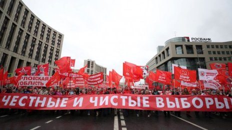 Комунисти и либерали организираха в Москва отделни протести за честни избори