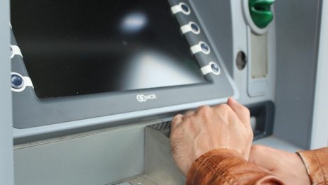 КЗП: Външните банкомати в курортите крият повече рискове от кражби