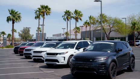 Jaguar Land Rover възобновява износа на автомобили за САЩ