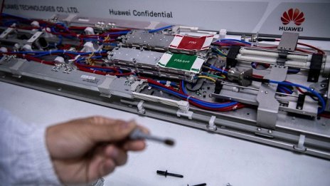 Търговската война между САЩ и Китай всъщност е за Huawei и Тайван