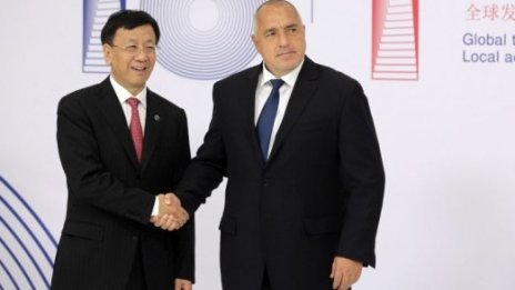 Китай поиска визови и митнически облекчения за туристите си*