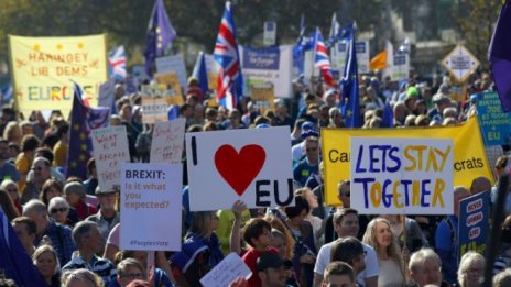 Стотици хиляди протестират в Лондон  за втори референдум