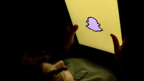 ЕС се прицелва в Snapchat и сайтове за възрастни в опит да защити децата онлайн