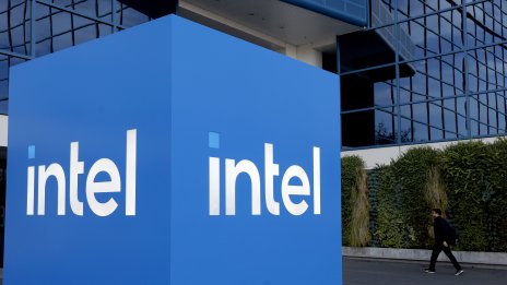 Акциите на Intel се сринаха след производствени проблеми, пречещи на възстановяването