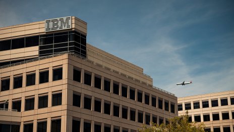 AI бумът тласна тримесечните приходи на IBM над очакваното