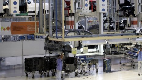 VW праща 900 служители в Бразилия в принудителен отпуск