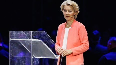 Фон дер Лайен призова за ускорено и мащабно разработване на автономни коли