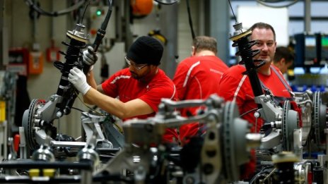 Фабричните поръчки в Германия нарастват през декември