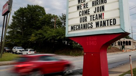 Броят на свободните работни места в САЩ е достигнал петмесечен връх