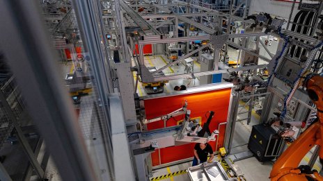 Фабричната активност в еврозоната се свива с най-бързия си темп след пандемията