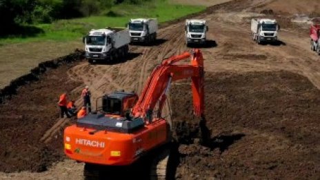 БАН: Завърналите се емигранти и вносът на работна ръка са възможности за България