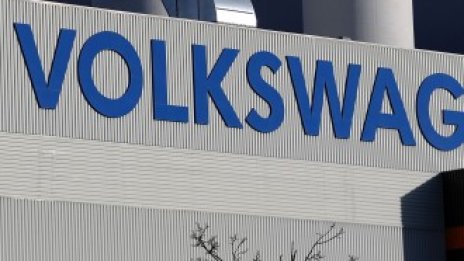 Печалбата на VW расте, докато останалият автомобилен пазар се свива