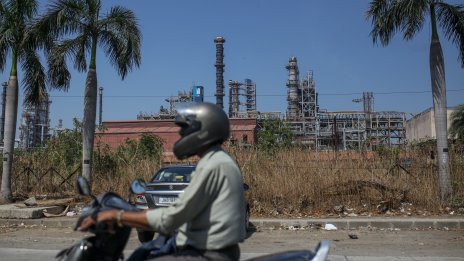 Ирак: Удължаването на периода на съкращения в добива на петрол е решение на ОПЕК