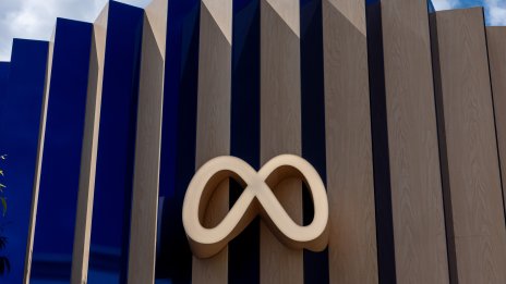 Meta записва спад на борсата заради големите разходи за AI, което повтаря разгрома на метавселената