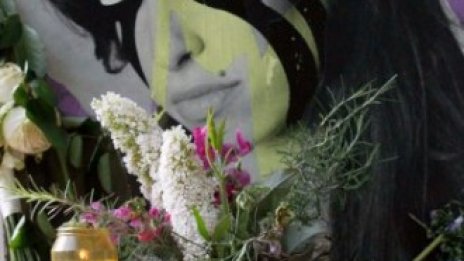 Продажбите на записи на Ейми Уайнхаус се увеличават след смъртта й 