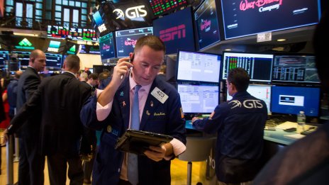 Wall Street не успя да се възстанови напълно от разпродажбата въпреки дневния ръст