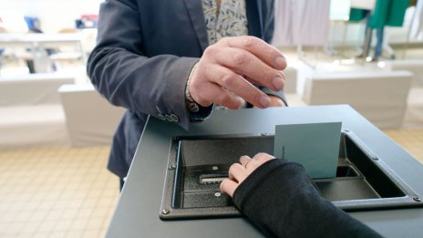 Започна гласуването на първи тур на изборите във Франция