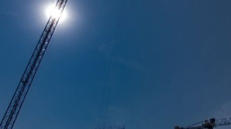 Започнатите жилища у нас в началото на годината са с 13% под пика от 2007 г.