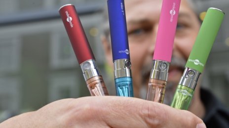 Американска фирма предлага електронни цигари и изпарители с истински тютюн