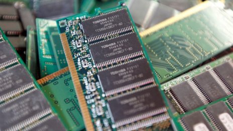 Toshiba ще избере Bain за купувач на чиповете си