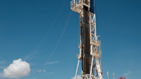 Петролът поскъпва на фона на скромните надежди относно търговската война*